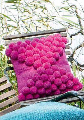 KISSENHÜLLE GLATT RECHTS MIT POMPONS Feltro von Lana Grossa