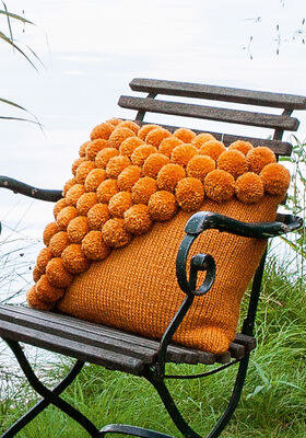 KISSENHÜLLE GLATT RECHTS MIT POMPONS Feltro von Lana Grossa