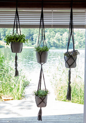 BLUMENAMPELN IN MAKRAMEE-TECHNIK Mille II von Lana Grossa