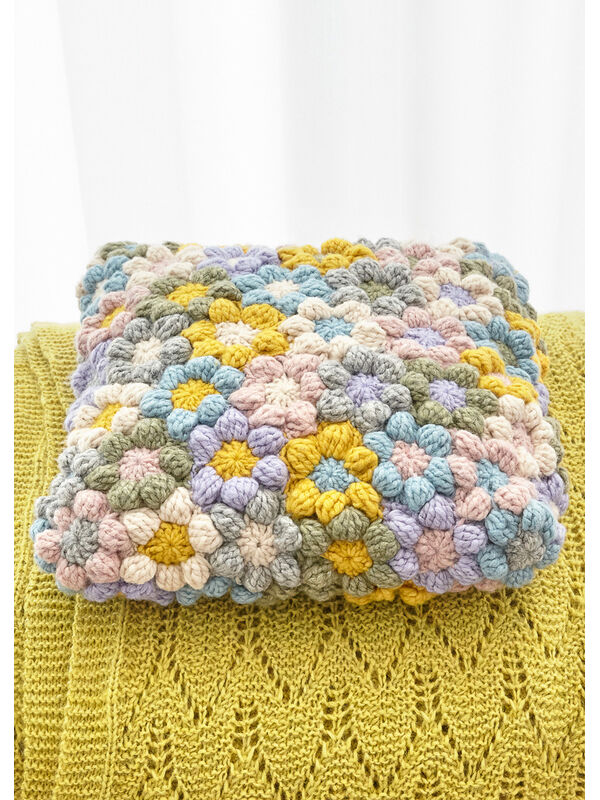 Lana Grossa KISSENHÜLLE AUS HÄKELBLÜTEN Lala Berlin Lovely Cotton
