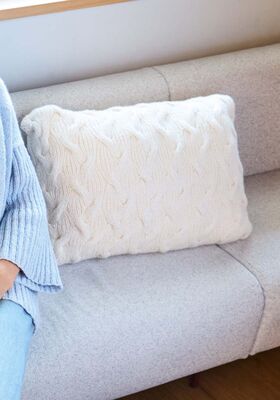 KISSENHÜLLE IM VERSETZTEN RIPPENZOPFMUSTER Alta Moda Alpaca von Lana Grossa