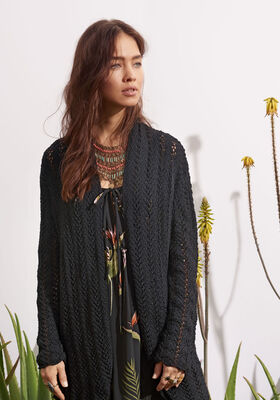 JACKE IM BOGENLOCHMUSTER Linarte von Lana Grossa