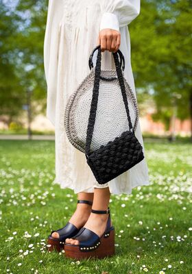 RUNDE TASCHE MIT BAMBUSGRIFFEN The Core von Lana Grossa