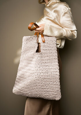 SHOPPER FISCHGRÄTMUSTER The Tube von Lana Grossa