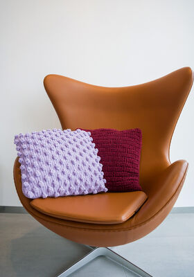 KISSEN MIT KORBFLECHTMUSTER The Look von Lana Grossa