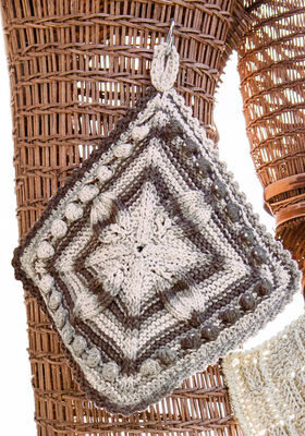 TOPFLAPPEN IM BLATT- UND NOPPENMUSTER Star Uni/Print von Lana Grossa