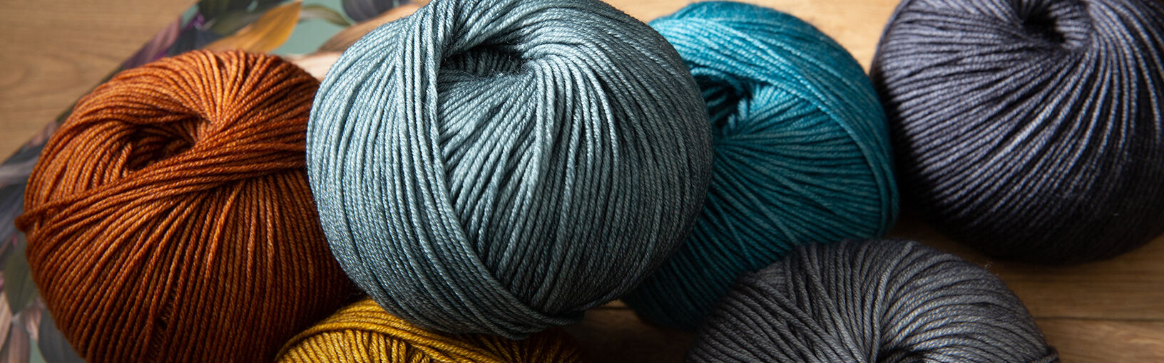 HOCHWERTIGE QUALITÄT & KREATIVES STRICKDESIGN Modellpakete<br>Damen | Pullunder, Tops & Shirts