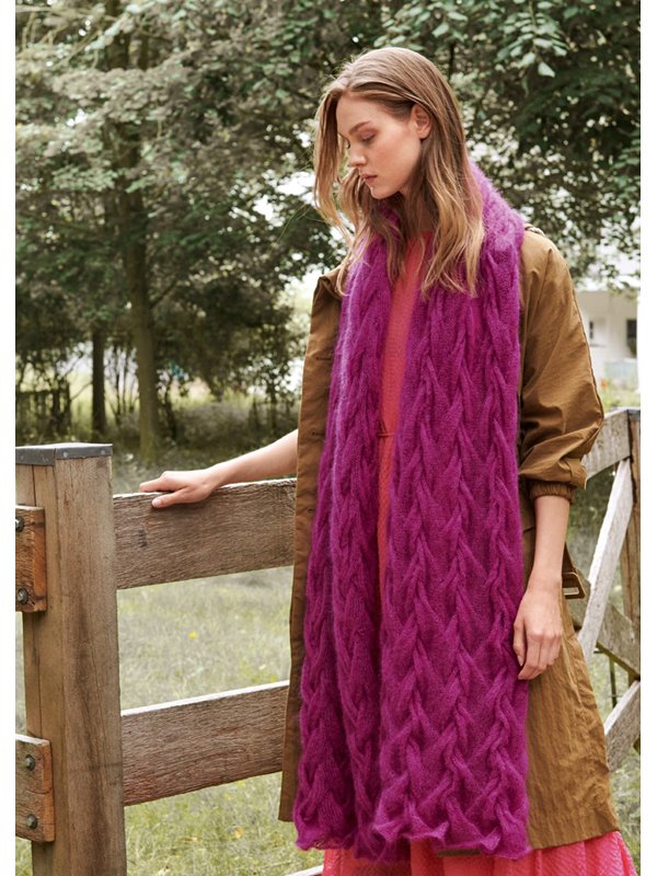 BREIT VERZOPFTE STOLA Silkhair von Lana Grossa