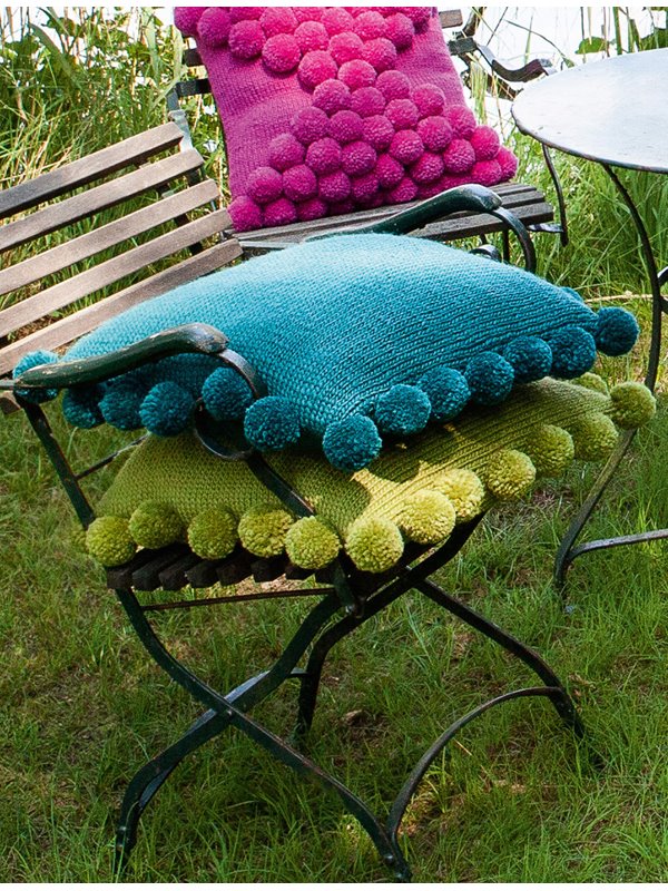 Lana Grossa KISSENHÜLLE GLATT RECHTS MIT POMPONS Feltro