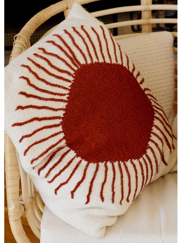 KISSENHÜLLE MIT EINGESTRICKTER SONNE Alta Moda Alpaca von Lana Grossa