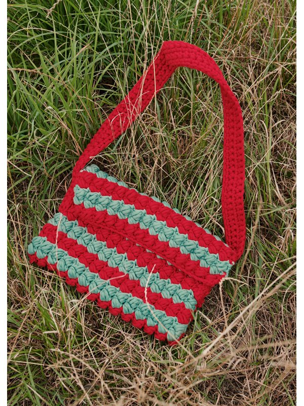 TASCHE IM NOPPENMUSTER MIT TRAGEGURT The Tube von Lana Grossa