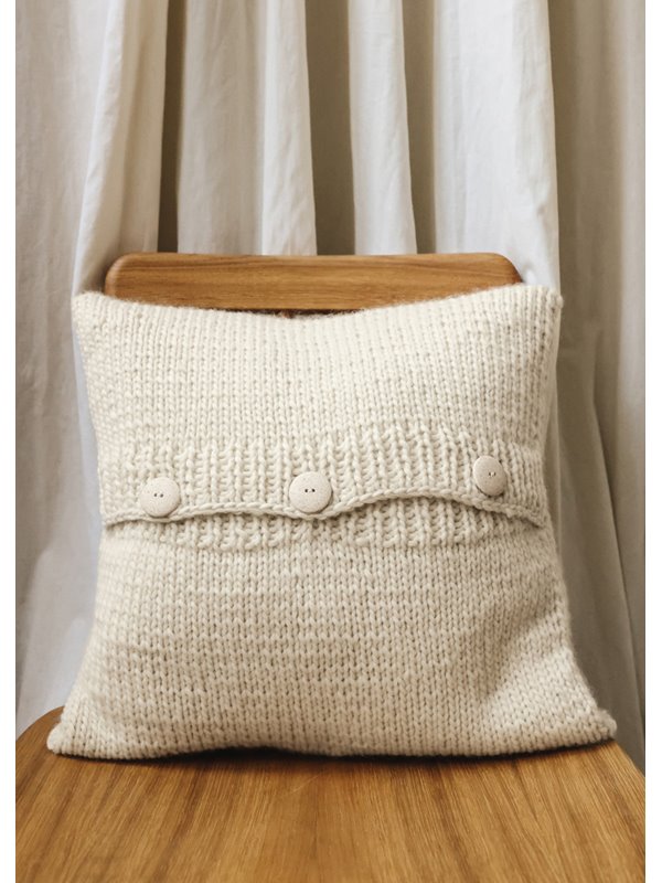 Lana Grossa KISSENHÜLLE MIT ZIERKNOPFLEISTE Per Lei