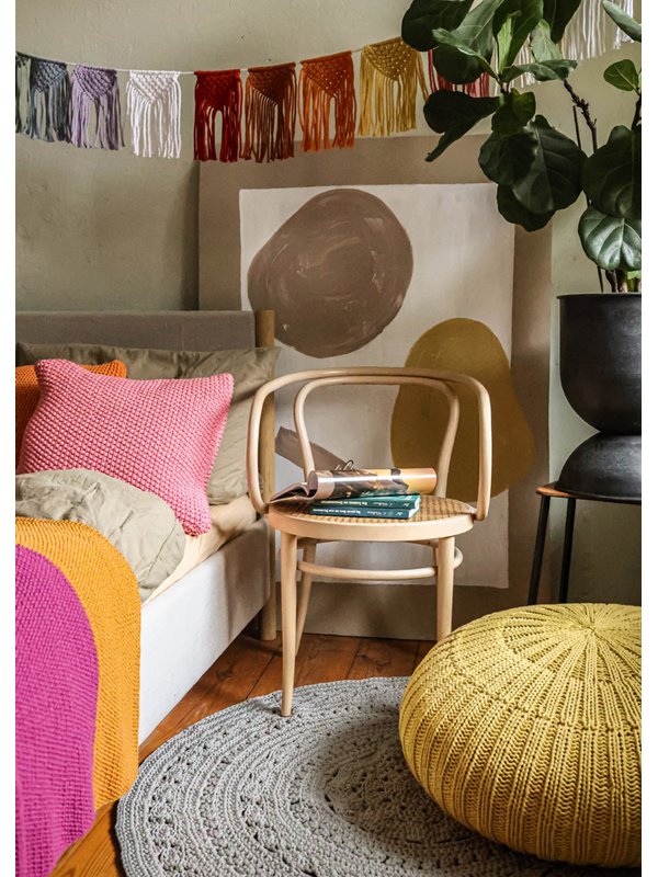 BODEN-POUF IN RIPPEN The Tube von Lana Grossa
