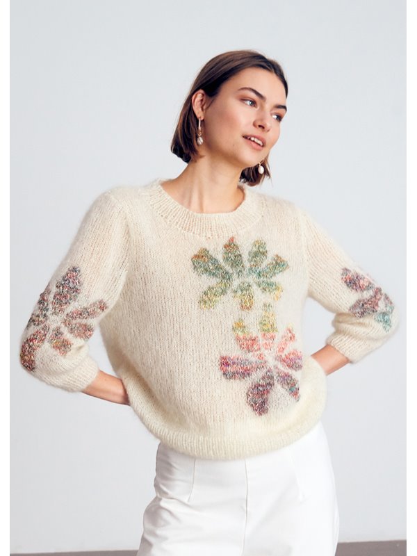 PULLI MIT EINSTRICKBLÜTEN Silkhair & About Berlin Vanity von Lana Grossa