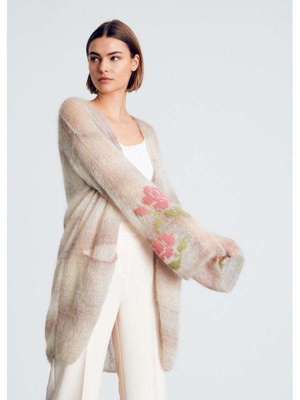 MANTEL MIT ROSENSTICKEREI Silkhair Haze Dégradé & Linarte von Lana Grossa