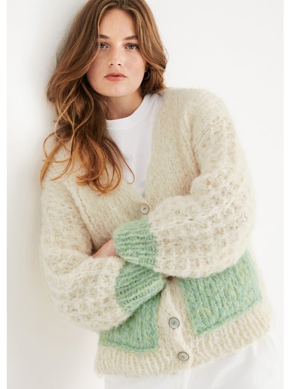 CARDIGAN GLATT RECHTS MIT AUFGESETZTEN TASCHEN Lala Berlin Furry von Lana Grossa