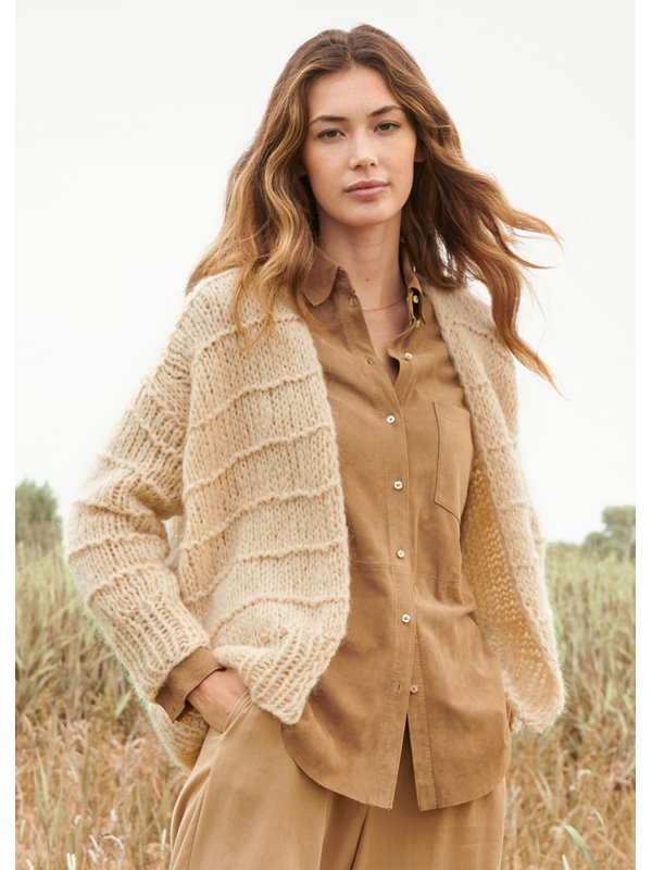 CARDIGAN GLATT RECHTS MIT KRAUSRECHTS-STREIFEN Lala Berlin Brushy von Lana Grossa