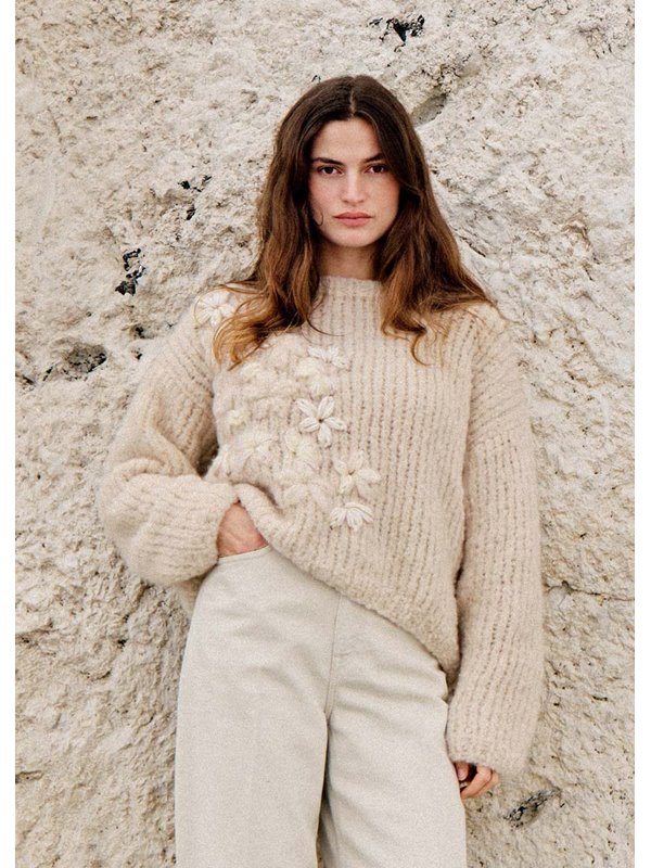 Lana Grossa PULLOVER GLATT RECHTS MIT BLÜTEN-STICKEREI Royal Alpaca & Twinny