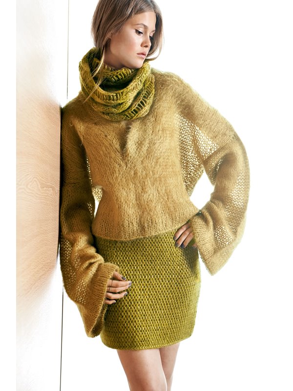 PULLOVER MIT V-AUSSCHNITT UND WEITEN ÄRMELN Silkhair von Lana Grossa