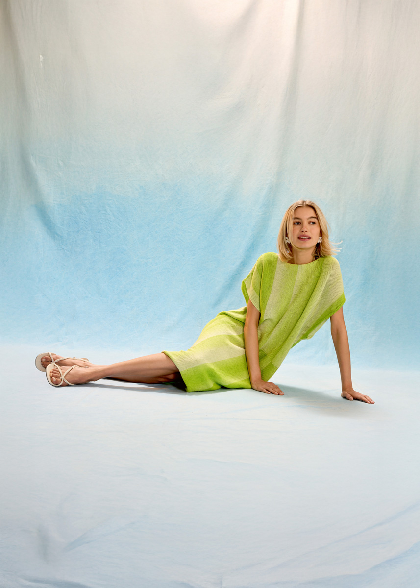 KLEID QUER GESTRICKT Gomitolo Tono von Lana Grossa