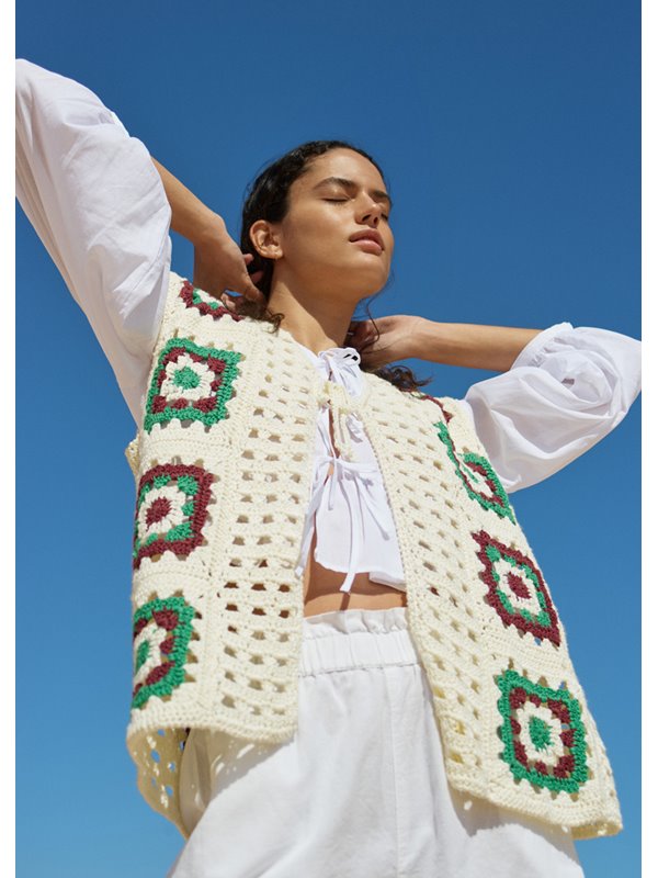 WESTE MIT QUADRATISCHEN MOTIVEN UND LOCHMUSTER Soft Cotton von Lana Grossa