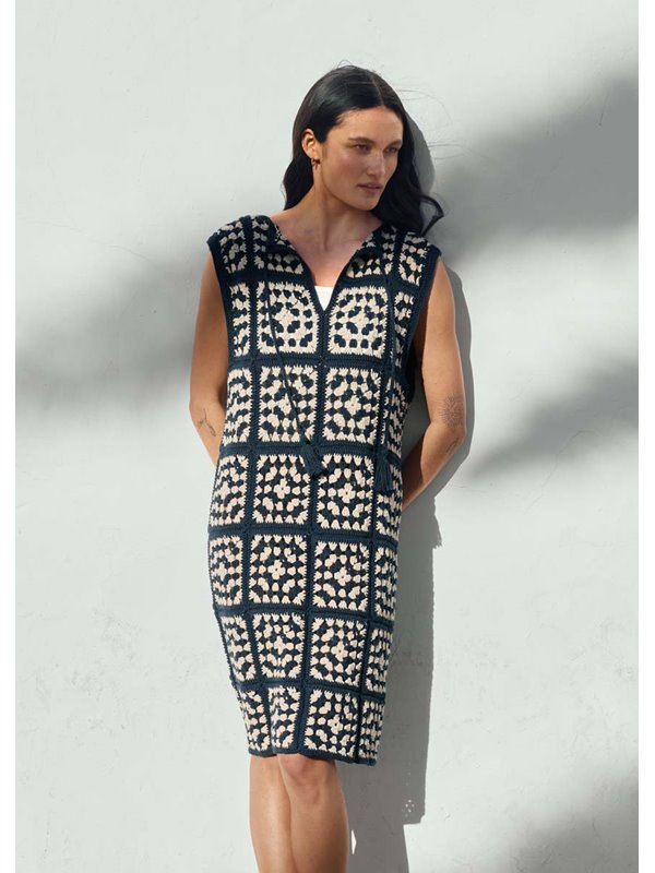 KLEID IN QUADRATISCHEN MOTIVEN Elastico von Lana Grossa