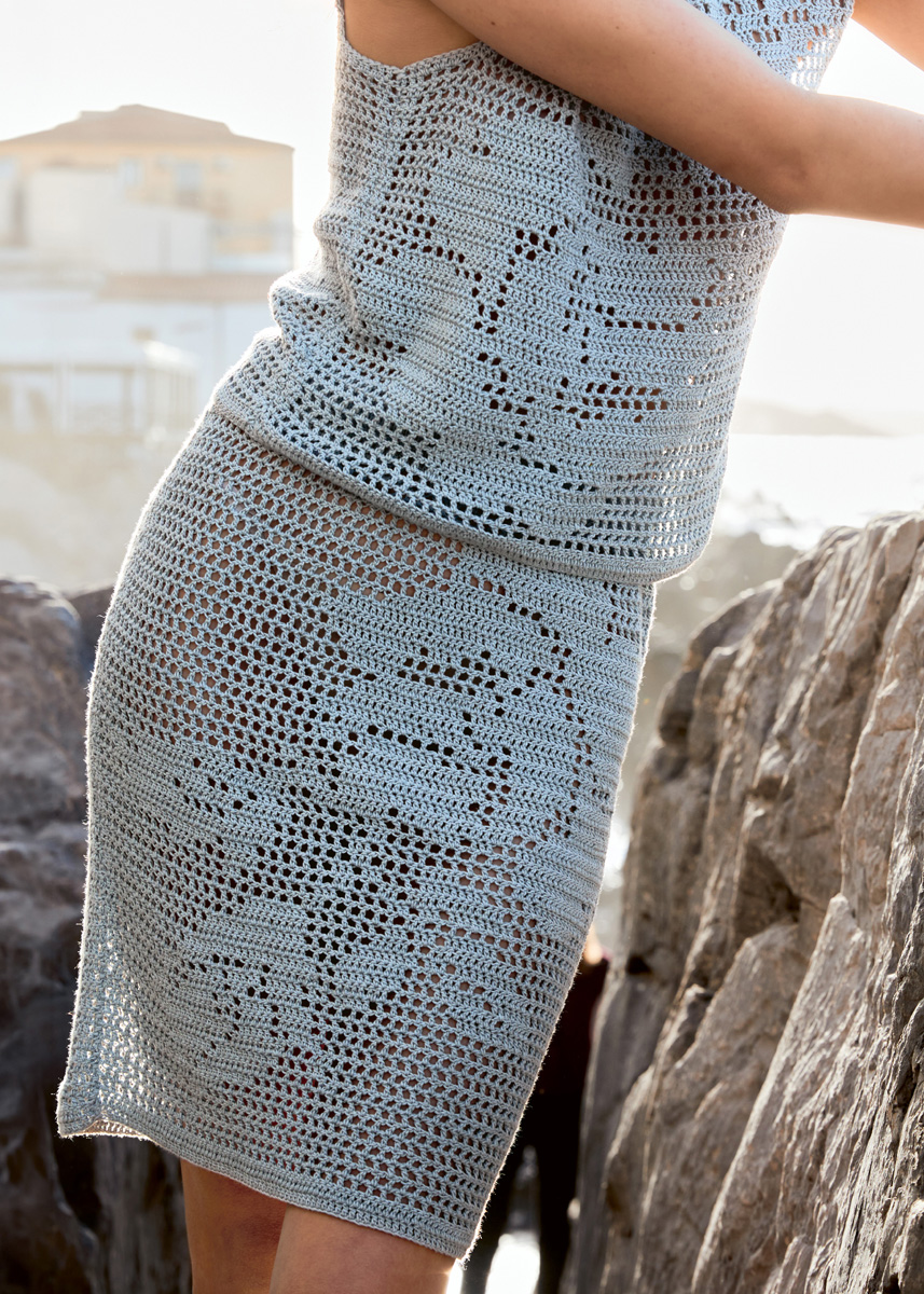 ROCK IM FILETMUSTER MIT ROSENMOTIVEN Solo Lino von Lana Grossa