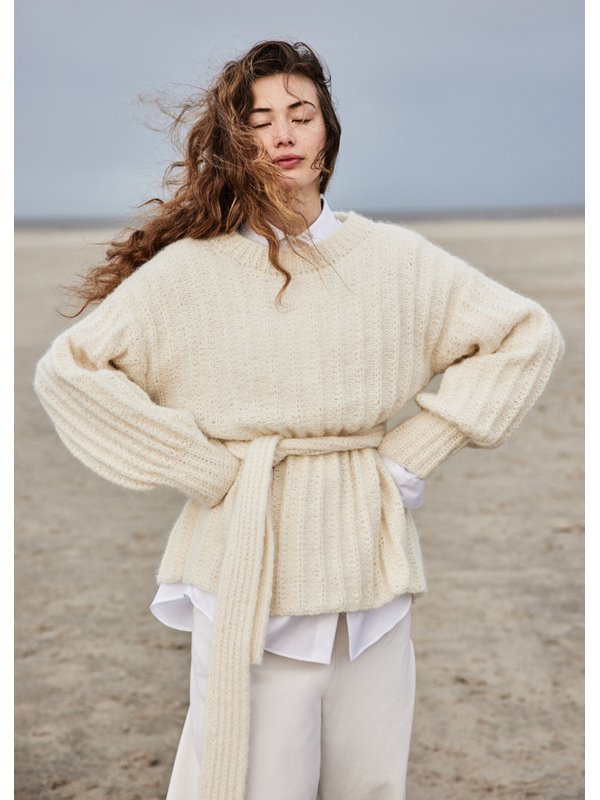 PULLOVER MIT RÜCKENSCHLITZ UND GÜRTEL Alpaca Moda von Lana Grossa