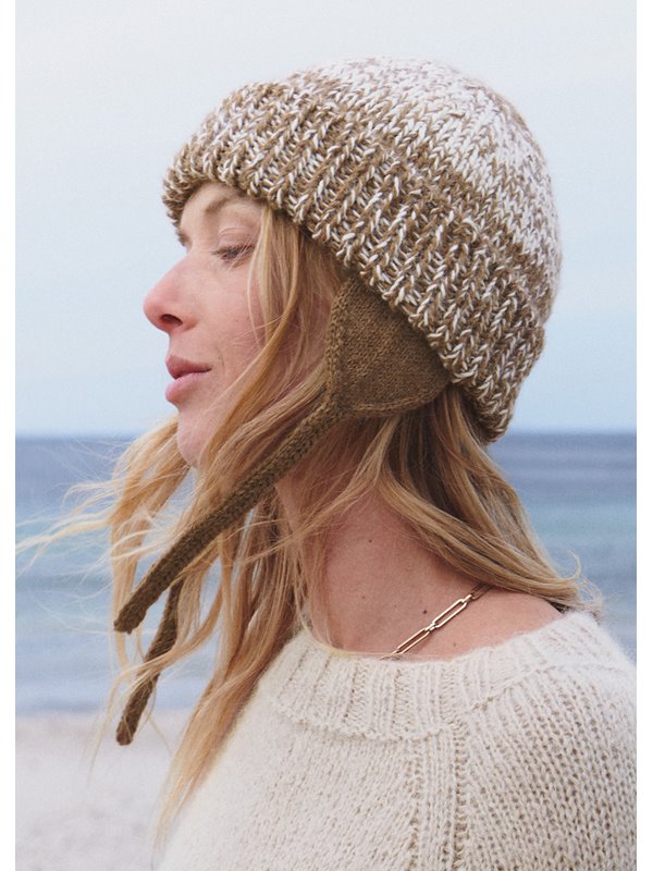 MÜTZE MIT OHRENKLAPPEN Natural Alpaca Classico von Lana Grossa