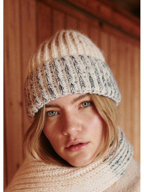 MÜTZE MIT EIN- UND ZWEIFARBIGEM PATENTMUSTER Ecopuno & Setasuri von Lana Grossa